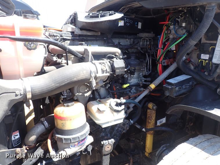 image for item DI1982 2015 Freightliner Cascadia  semi truck