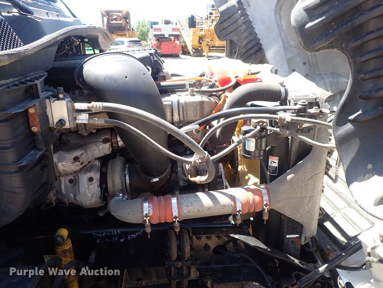 image for item DI1982 2015 Freightliner Cascadia  semi truck