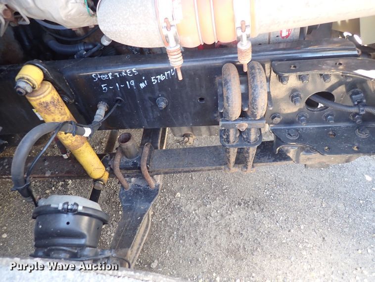 image for item DI1982 2015 Freightliner Cascadia  semi truck