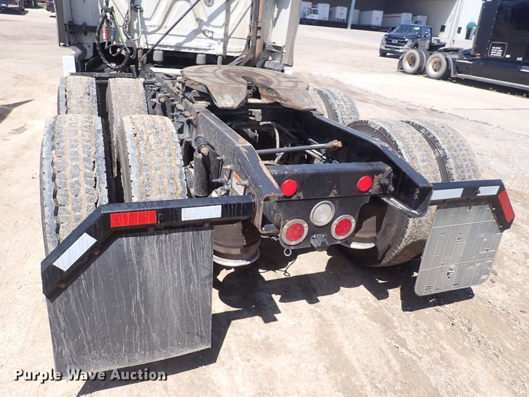 image for item DI1982 2015 Freightliner Cascadia  semi truck