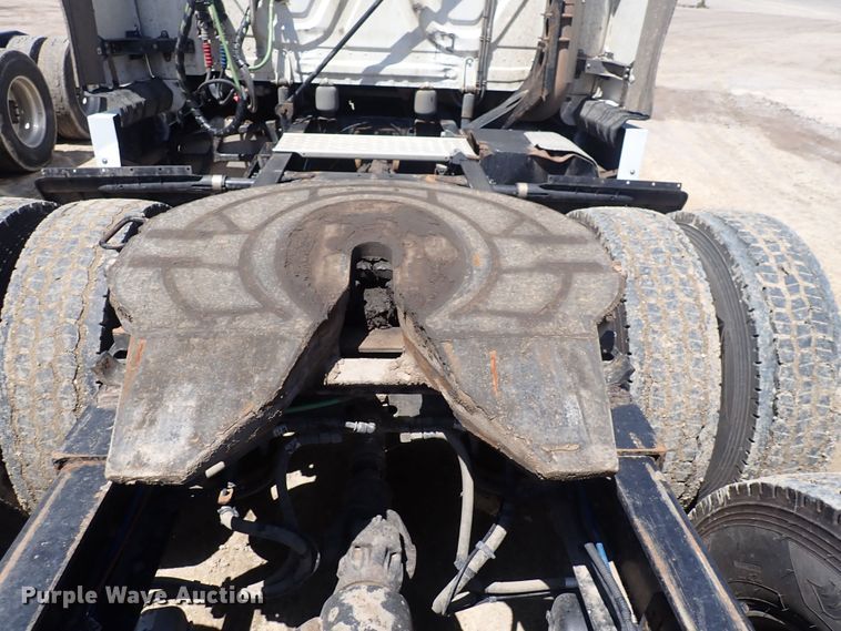 image for item DI1982 2015 Freightliner Cascadia  semi truck