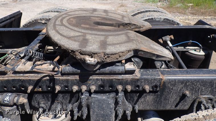 image for item DI1982 2015 Freightliner Cascadia  semi truck