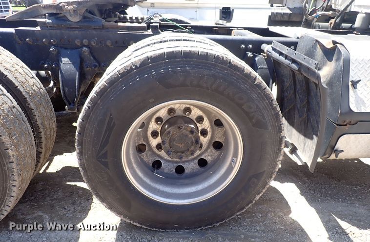 image for item DI1982 2015 Freightliner Cascadia  semi truck