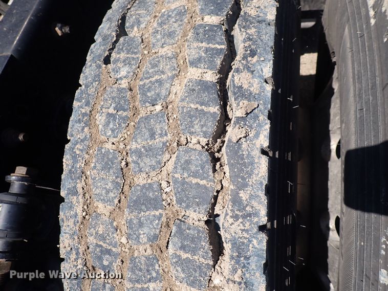 image for item DI1982 2015 Freightliner Cascadia  semi truck