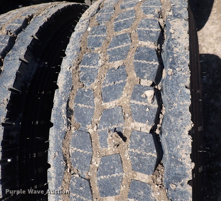 image for item DI1982 2015 Freightliner Cascadia  semi truck