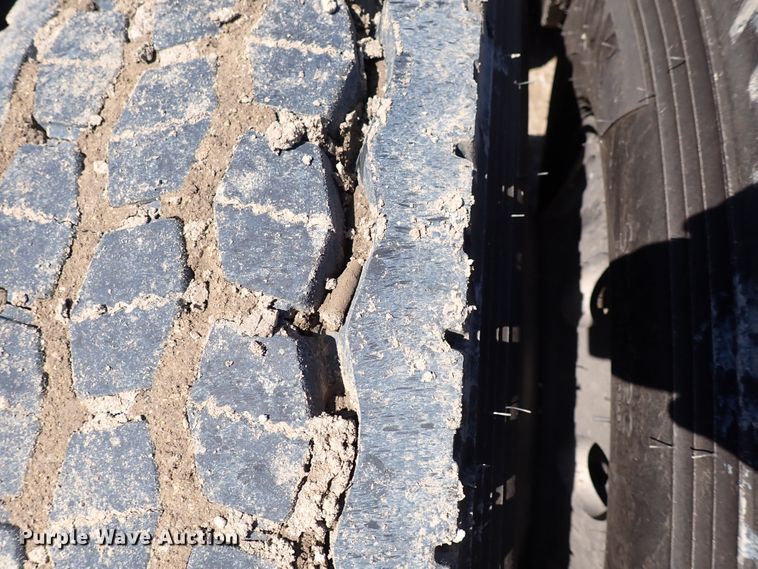 image for item DI1982 2015 Freightliner Cascadia  semi truck