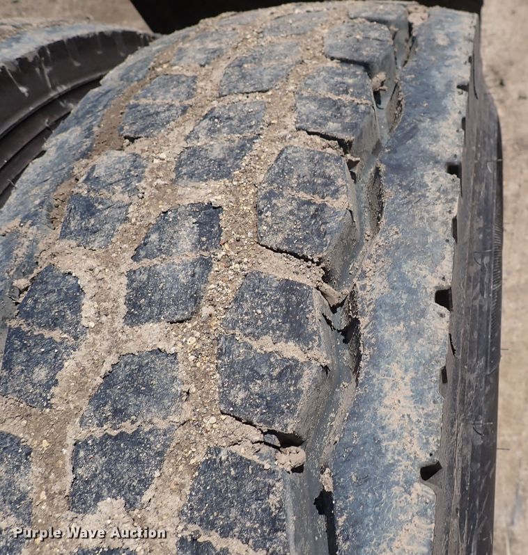 image for item DI1982 2015 Freightliner Cascadia  semi truck