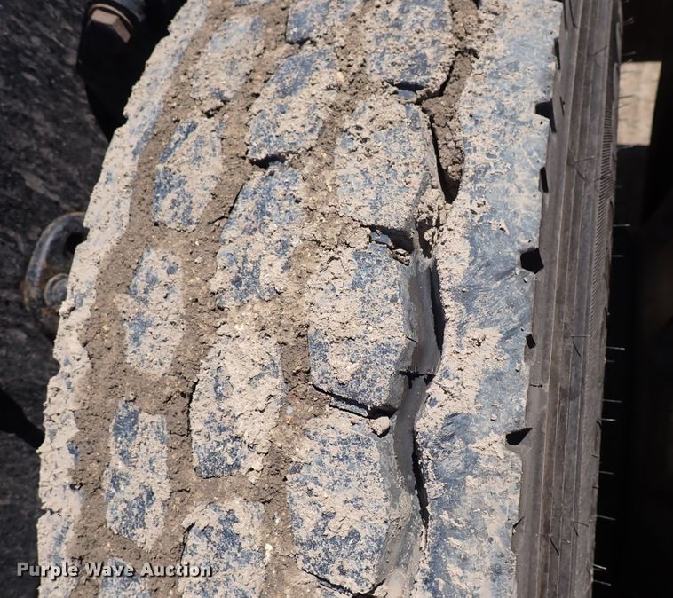 image for item DI1982 2015 Freightliner Cascadia  semi truck