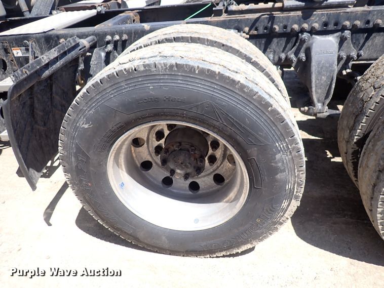 image for item DI1982 2015 Freightliner Cascadia  semi truck