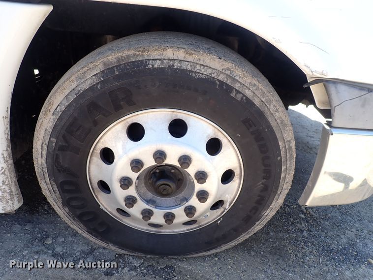 image for item DI1982 2015 Freightliner Cascadia  semi truck