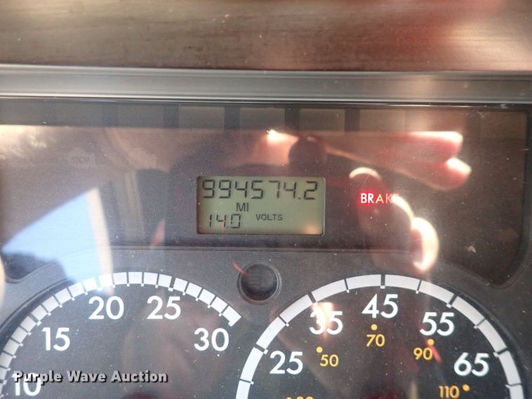 image for item DI1983 2012 Freightliner Cascadia  semi truck