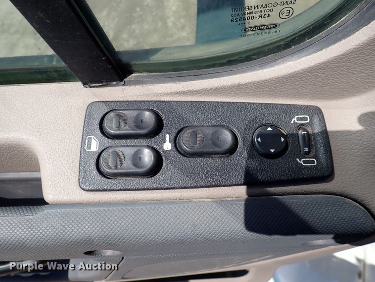 image for item DI1983 2012 Freightliner Cascadia  semi truck