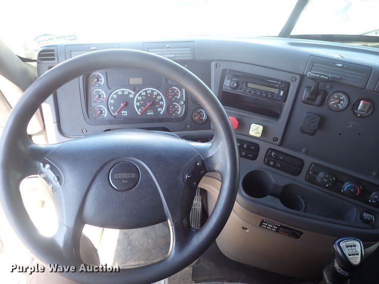 image for item DI1983 2012 Freightliner Cascadia  semi truck