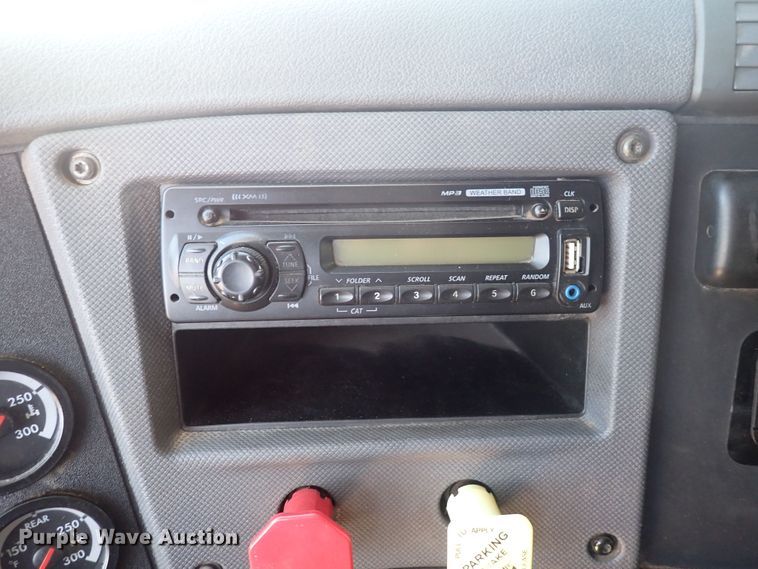 image for item DI1983 2012 Freightliner Cascadia  semi truck