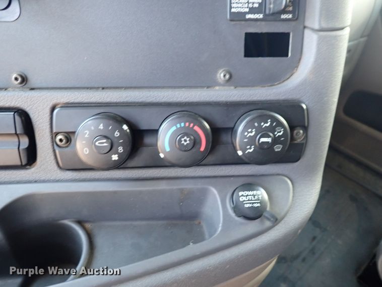 image for item DI1983 2012 Freightliner Cascadia  semi truck