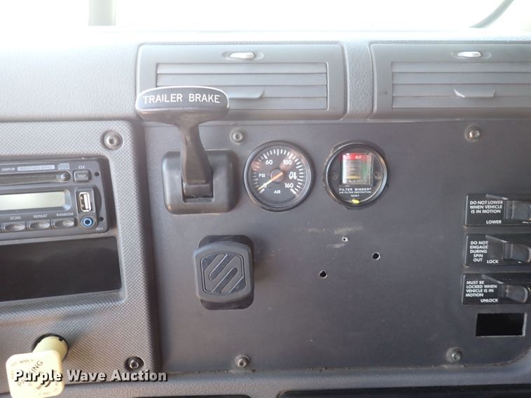 image for item DI1983 2012 Freightliner Cascadia  semi truck