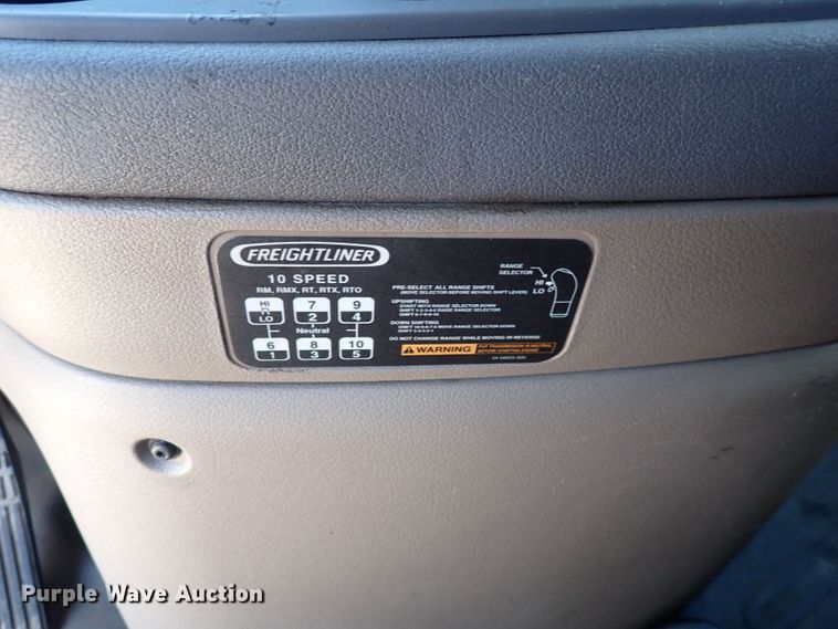 image for item DI1983 2012 Freightliner Cascadia  semi truck