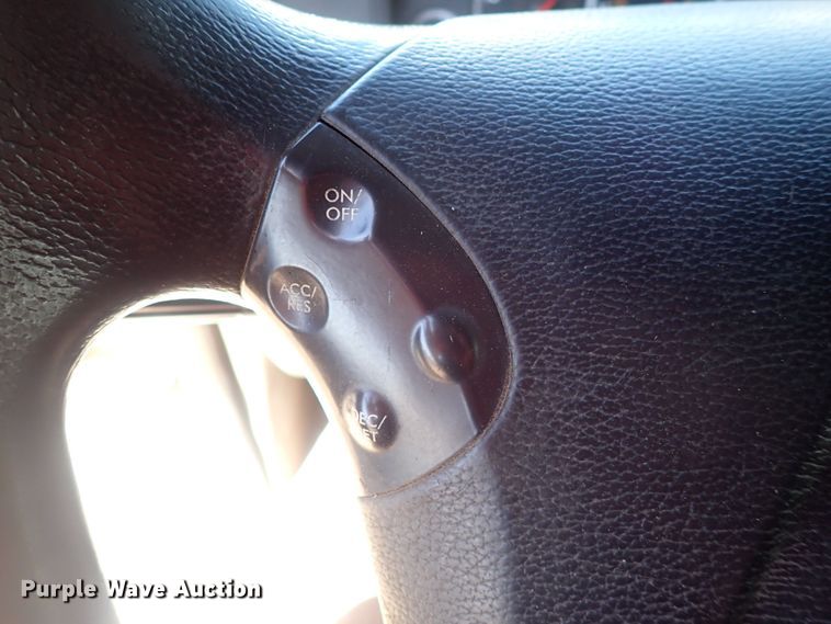 image for item DI1983 2012 Freightliner Cascadia  semi truck