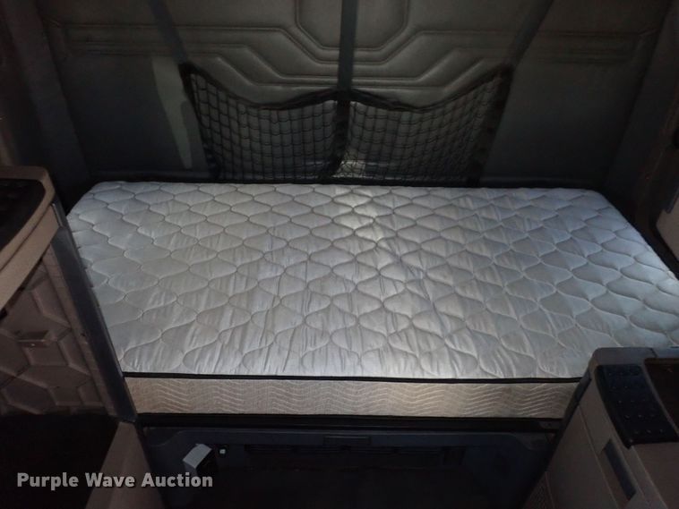 image for item DI1983 2012 Freightliner Cascadia  semi truck