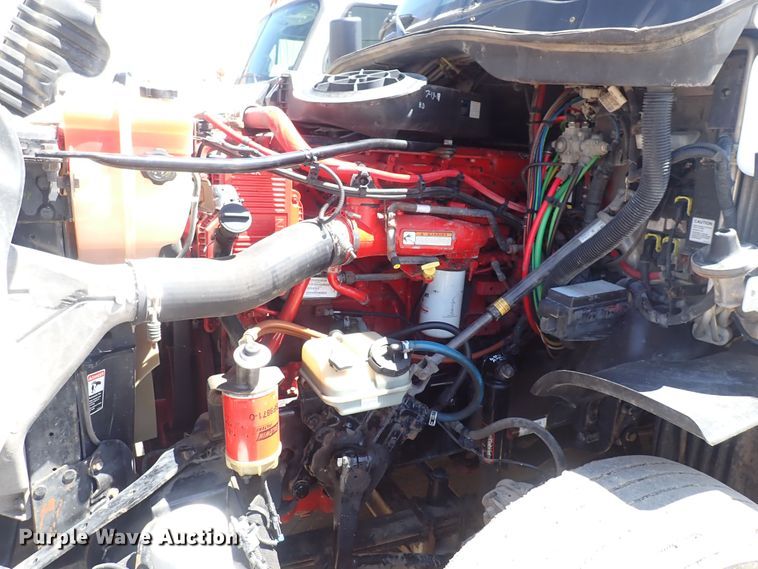 image for item DI1983 2012 Freightliner Cascadia  semi truck