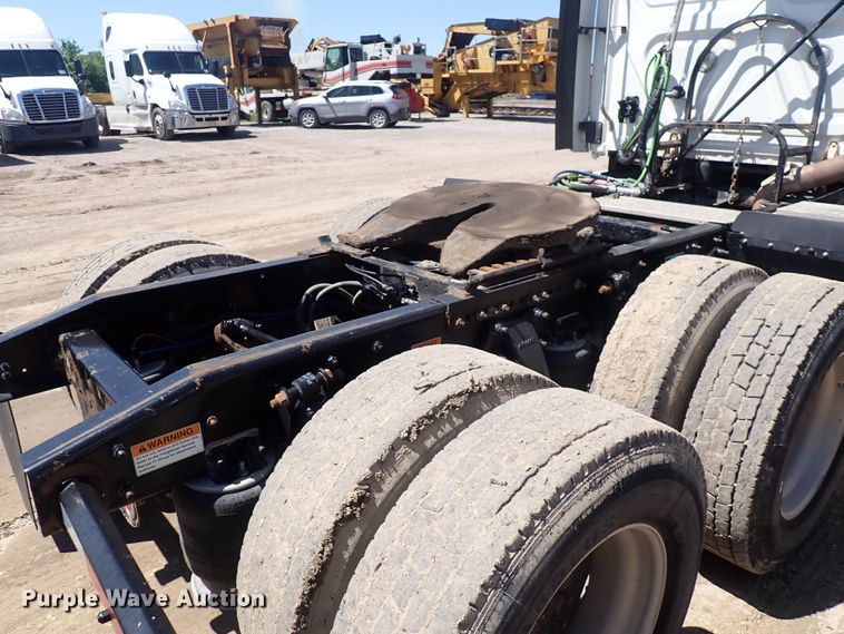 image for item DI1983 2012 Freightliner Cascadia  semi truck