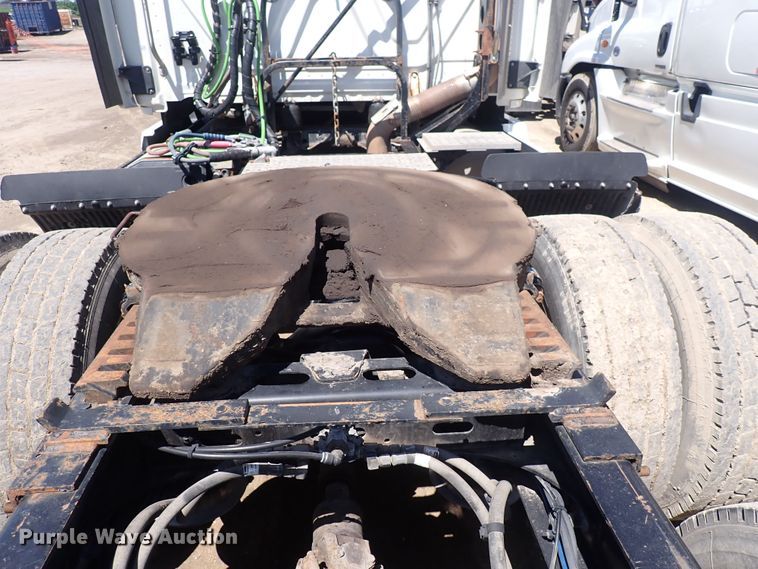 image for item DI1983 2012 Freightliner Cascadia  semi truck