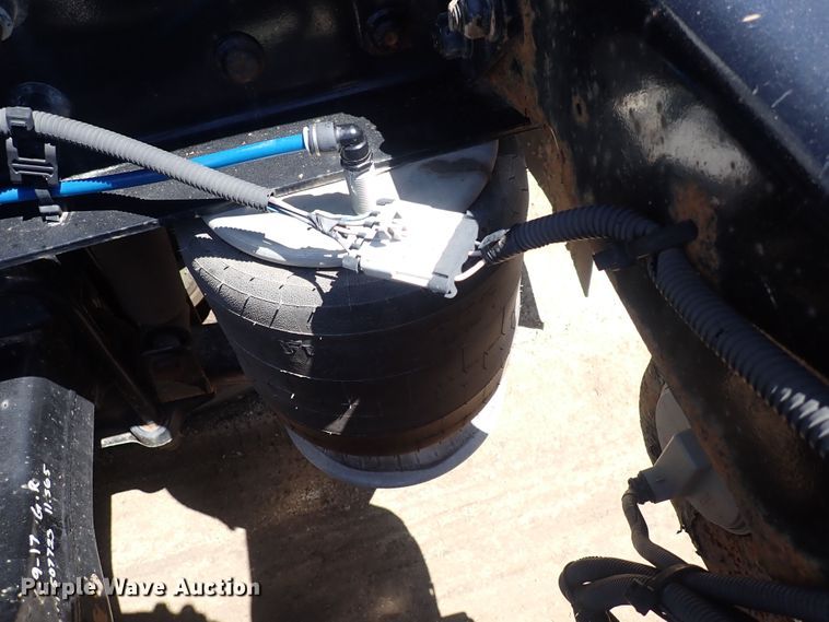 image for item DI1983 2012 Freightliner Cascadia  semi truck