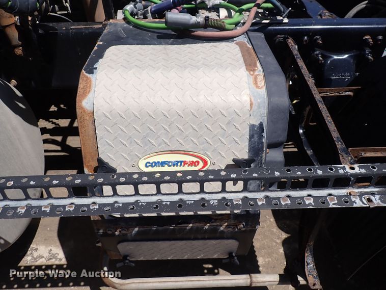 image for item DI1983 2012 Freightliner Cascadia  semi truck