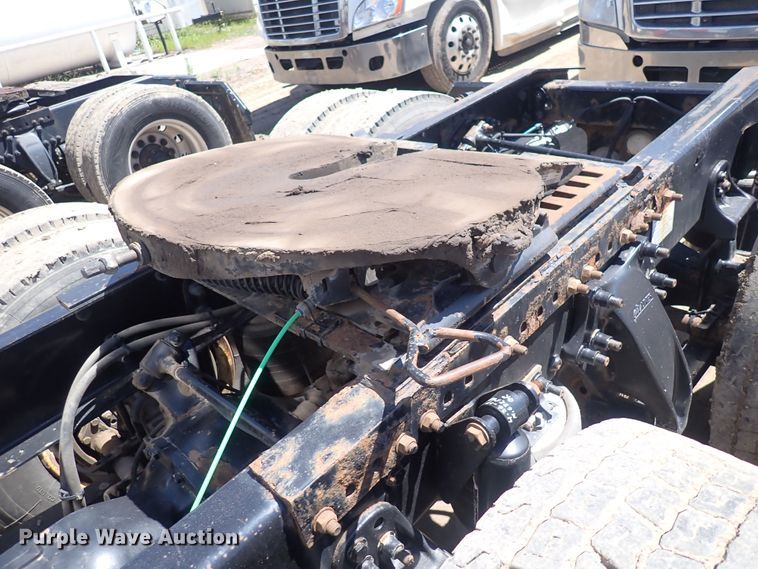 image for item DI1983 2012 Freightliner Cascadia  semi truck