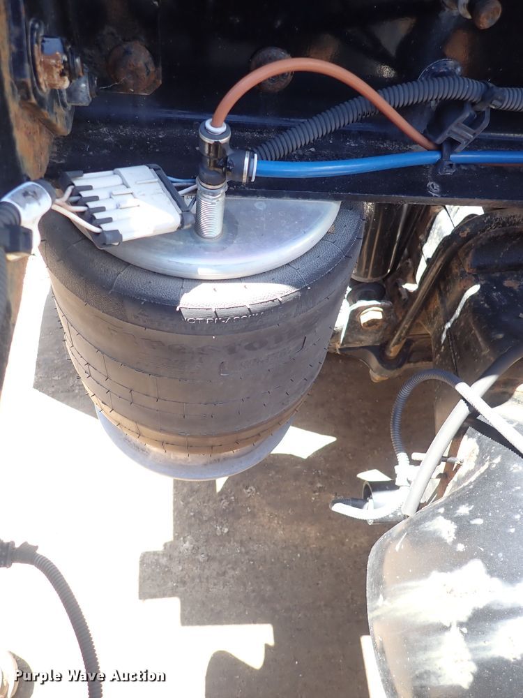 image for item DI1983 2012 Freightliner Cascadia  semi truck