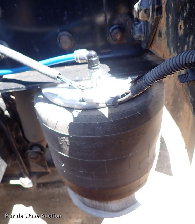 image for item DI1983 2012 Freightliner Cascadia  semi truck