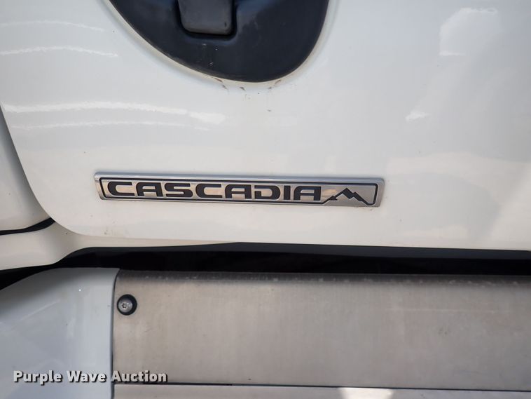 image for item DI1983 2012 Freightliner Cascadia  semi truck