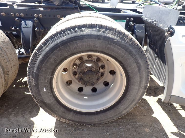 image for item DI1983 2012 Freightliner Cascadia  semi truck