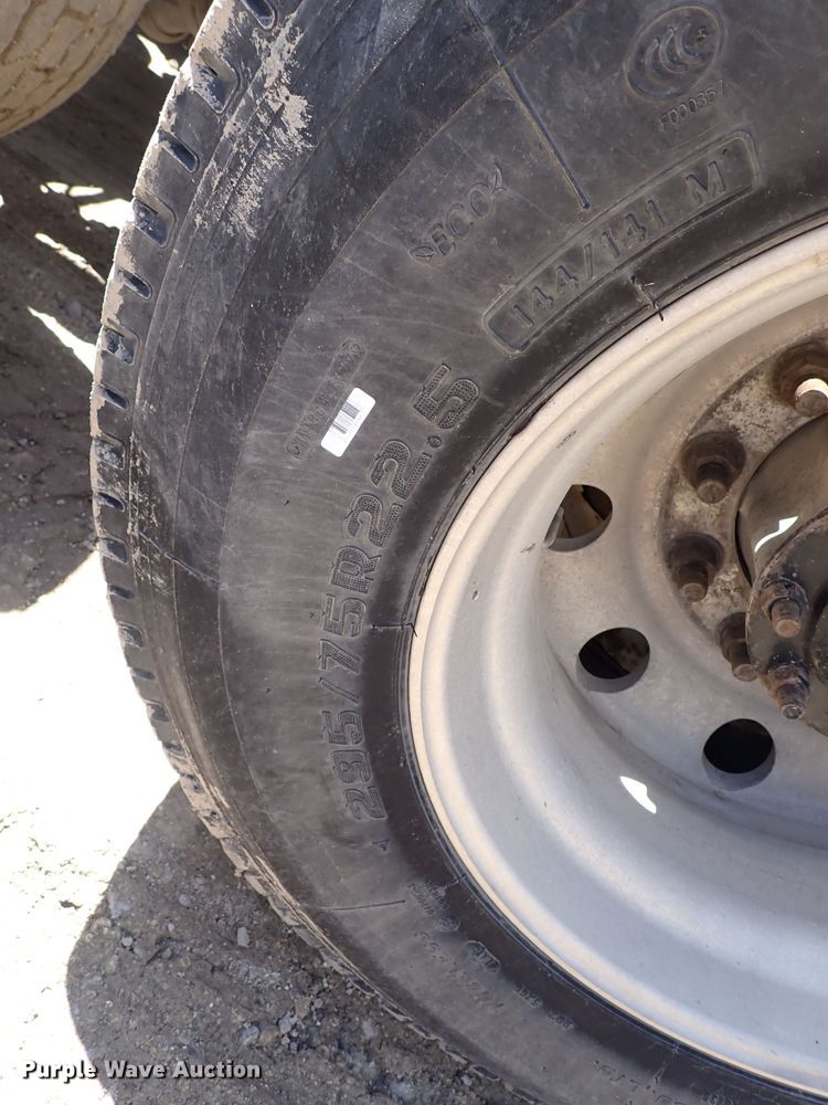 image for item DI1983 2012 Freightliner Cascadia  semi truck