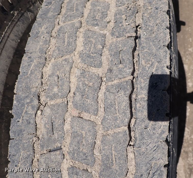 image for item DI1983 2012 Freightliner Cascadia  semi truck