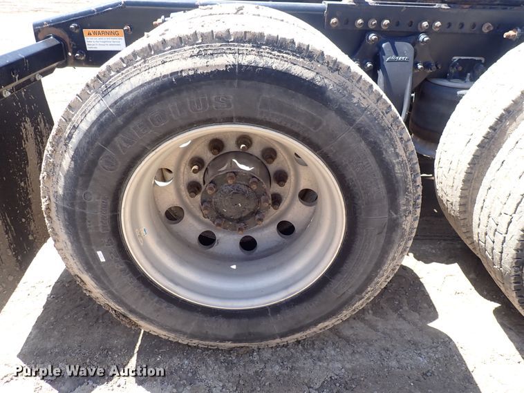 image for item DI1983 2012 Freightliner Cascadia  semi truck