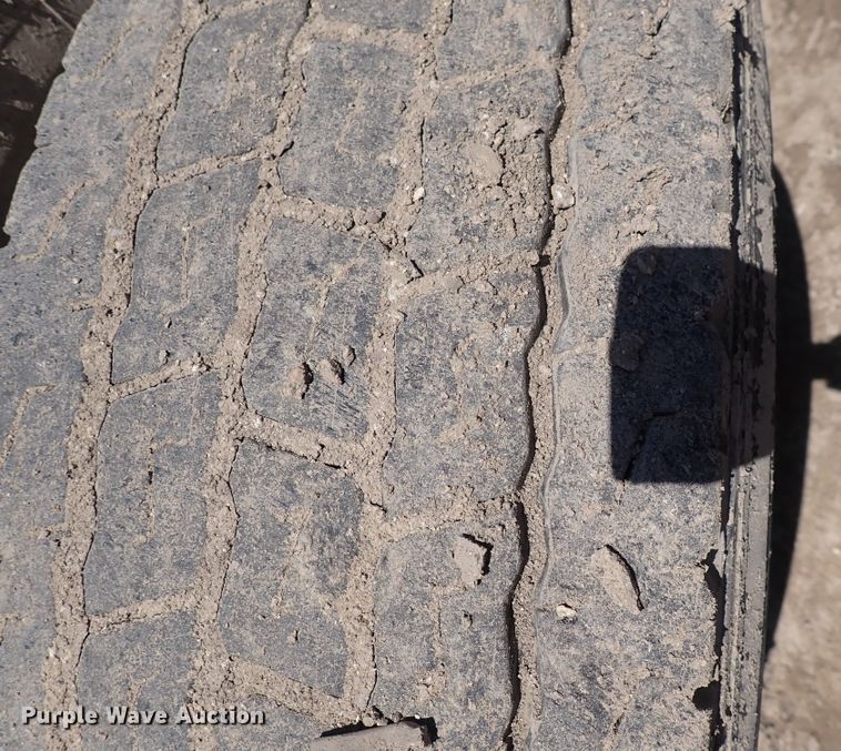 image for item DI1983 2012 Freightliner Cascadia  semi truck