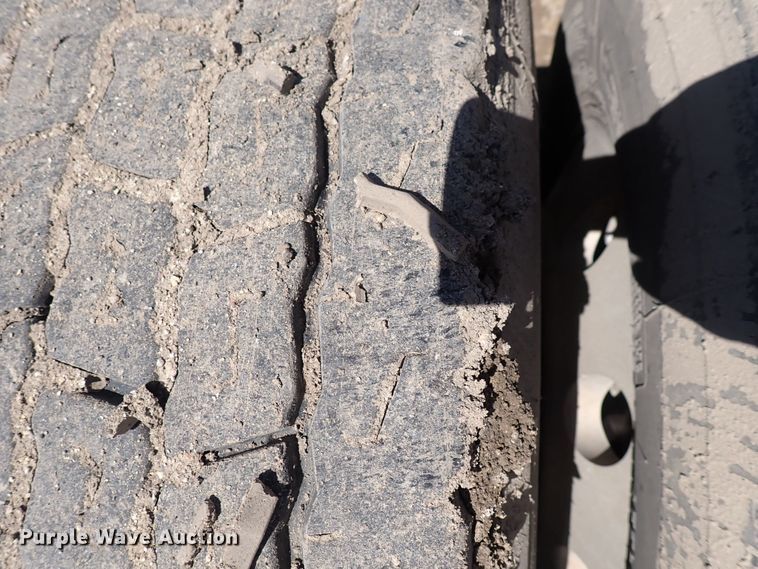 image for item DI1983 2012 Freightliner Cascadia  semi truck