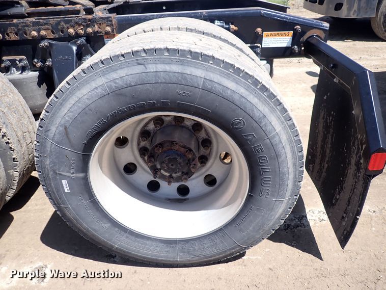 image for item DI1983 2012 Freightliner Cascadia  semi truck