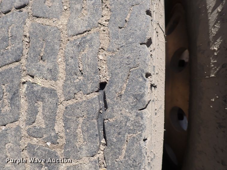 image for item DI1983 2012 Freightliner Cascadia  semi truck