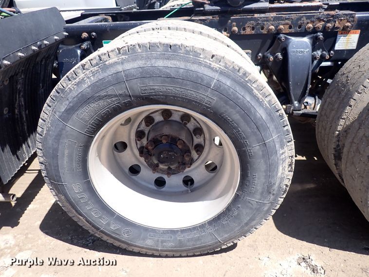 image for item DI1983 2012 Freightliner Cascadia  semi truck