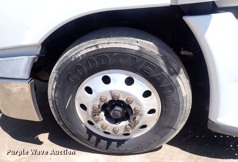 image for item DI1983 2012 Freightliner Cascadia  semi truck