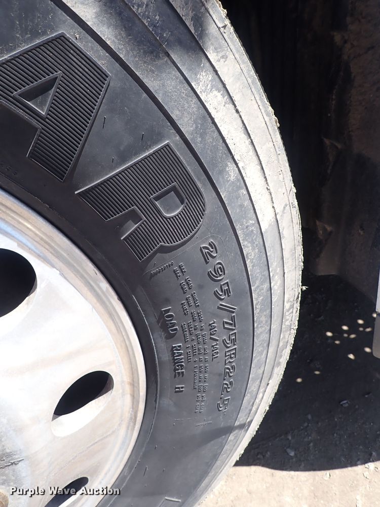 image for item DI1983 2012 Freightliner Cascadia  semi truck