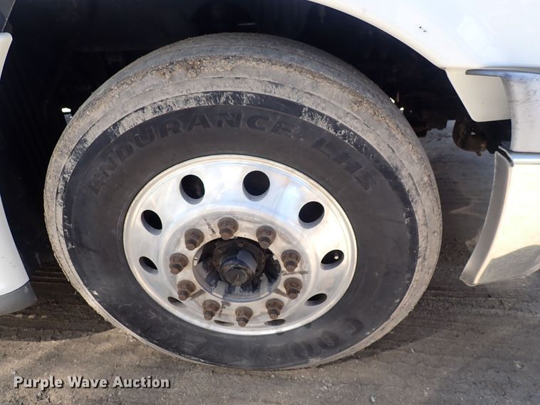 image for item DI1983 2012 Freightliner Cascadia  semi truck