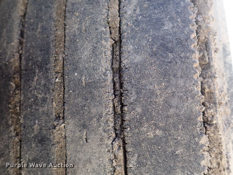 image for item DI1983 2012 Freightliner Cascadia  semi truck