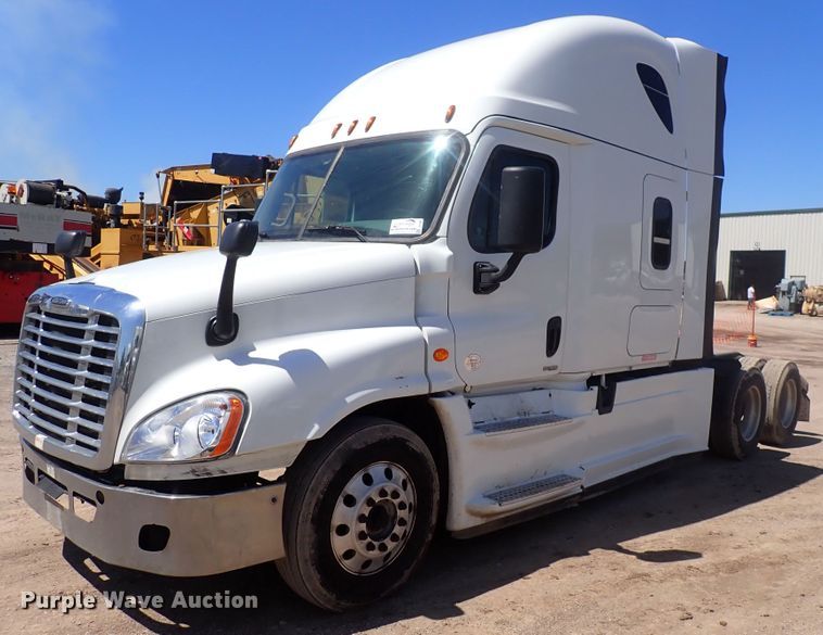 image for item DI1984 2016 Freightliner Cascadia  semi truck