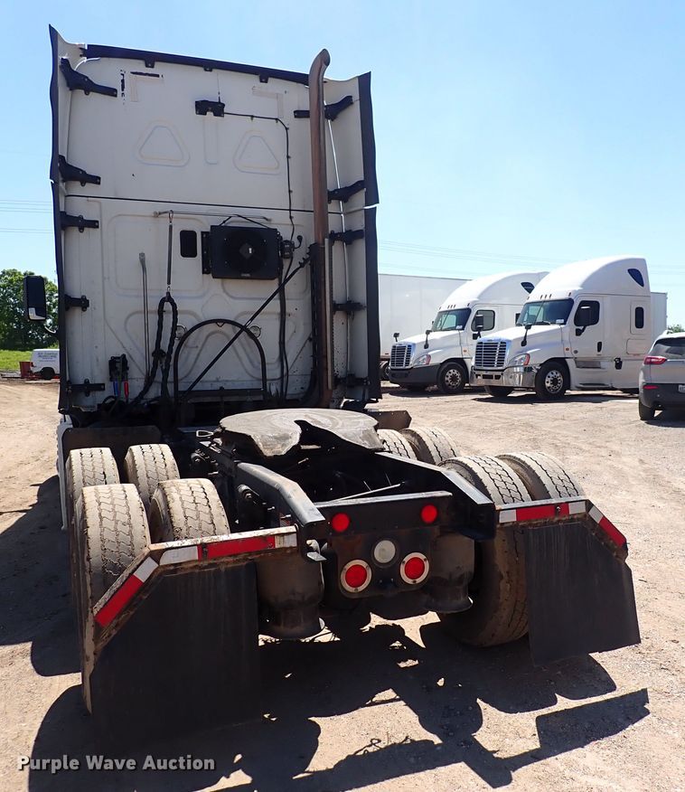 image for item DI1984 2016 Freightliner Cascadia  semi truck