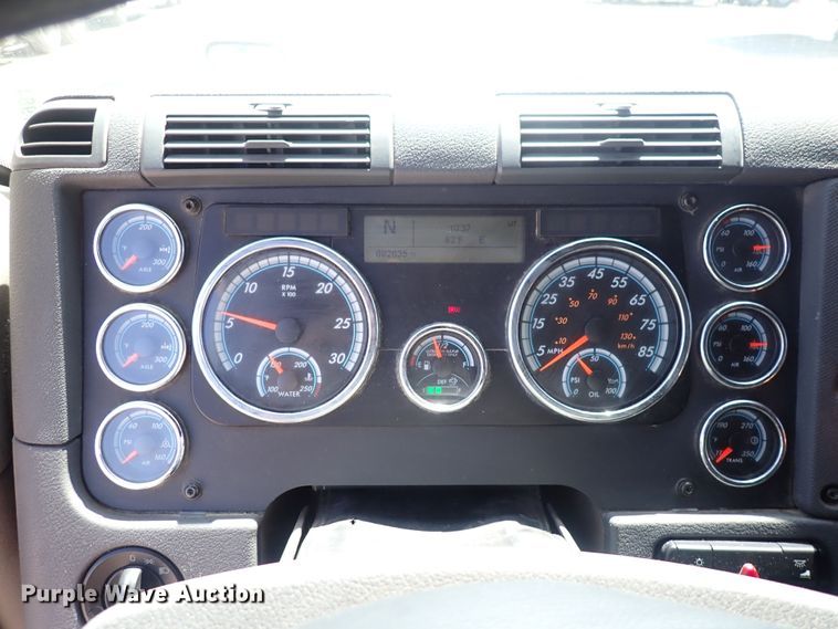 image for item DI1984 2016 Freightliner Cascadia  semi truck