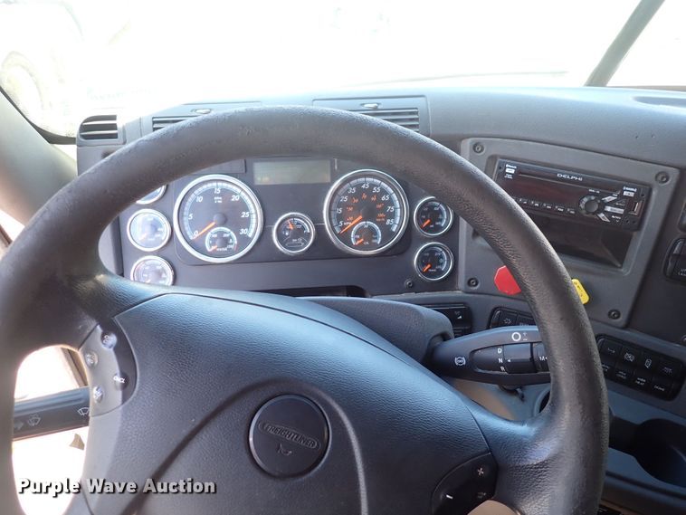 image for item DI1984 2016 Freightliner Cascadia  semi truck