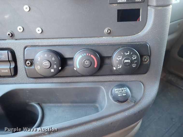 image for item DI1984 2016 Freightliner Cascadia  semi truck